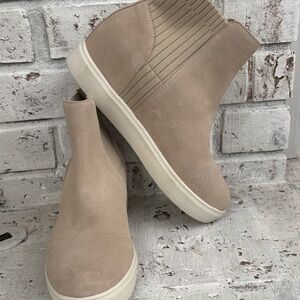 Steve Madden Tan Ankle Boots